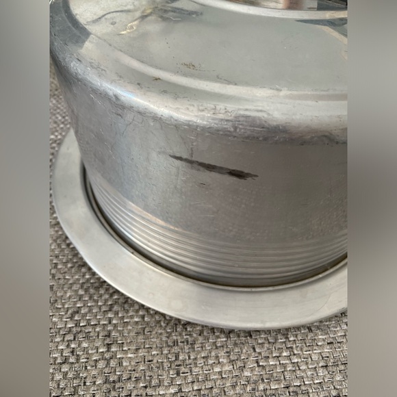 Vintage Regal Ware Aluminum Cake Carrier Plate With Locking Lid - Picture 9 of 9